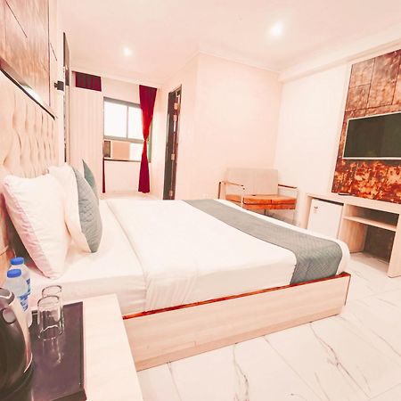 Hotel The Almora By Rs Global Near By Delhi International Airport With - Free Airport Drop Нью-Делі Екстер'єр фото