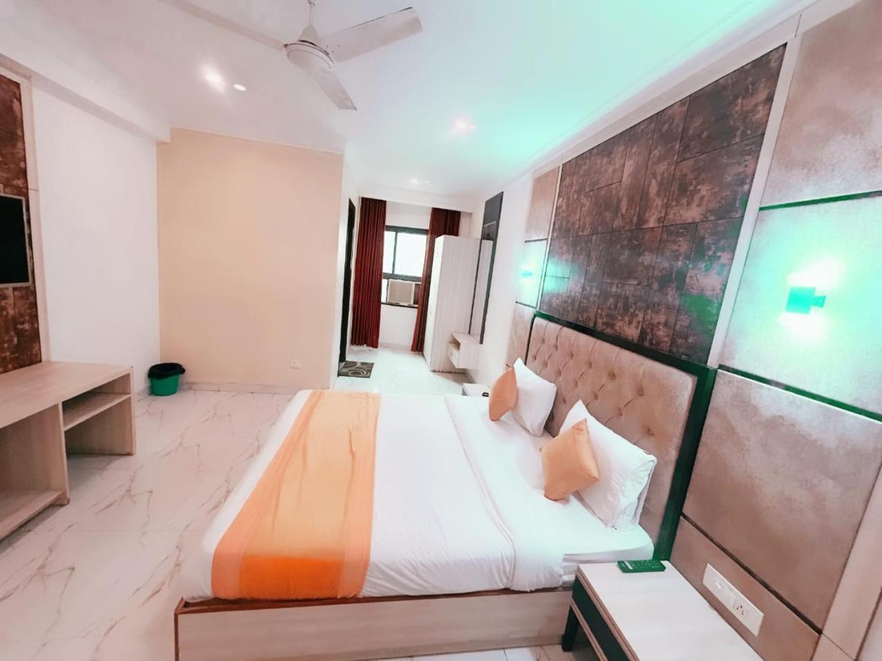 Hotel The Almora By Rs Global Near By Delhi International Airport With - Free Airport Drop Нью-Делі Екстер'єр фото