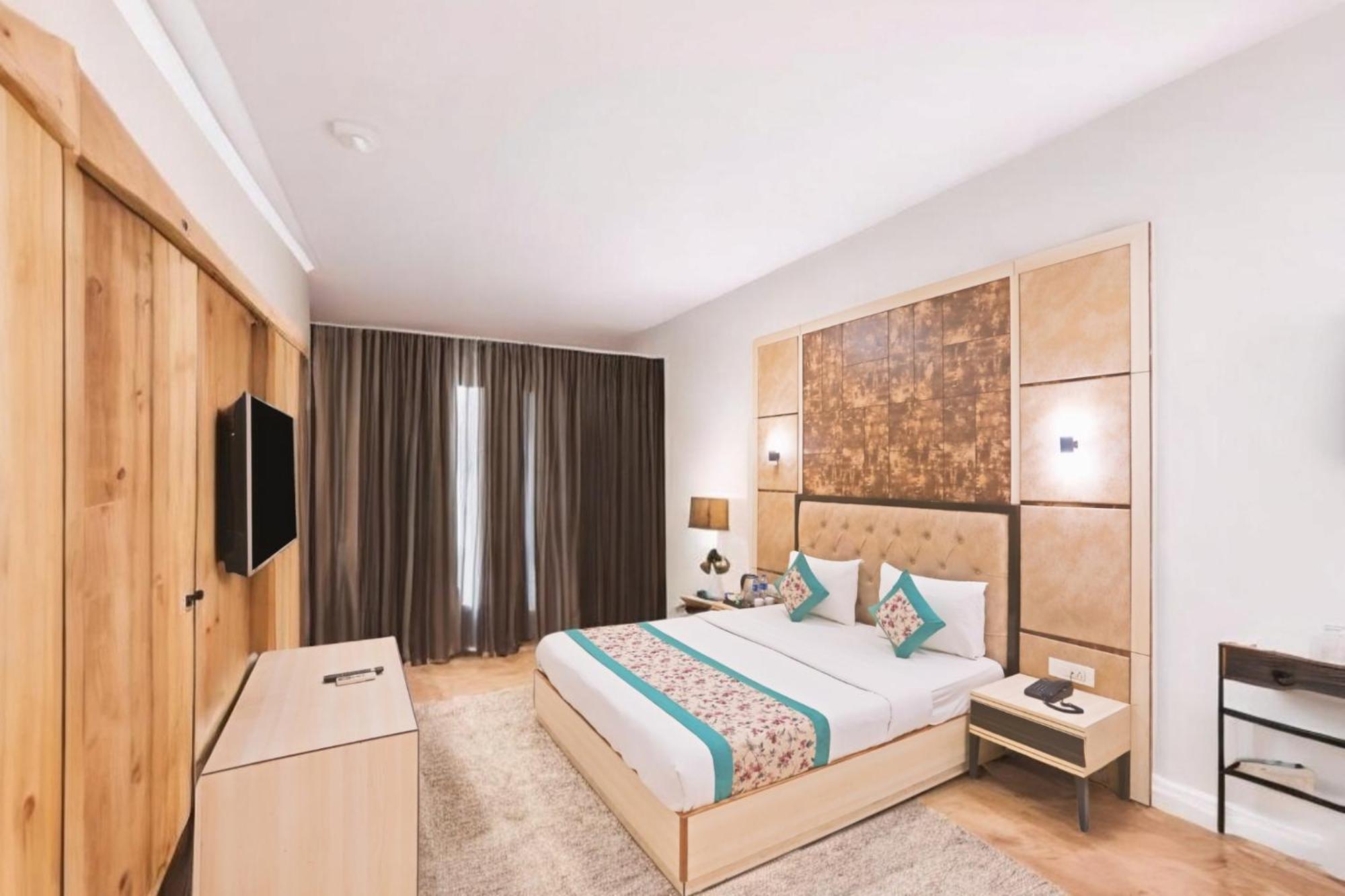 Hotel The Almora By Rs Global Near By Delhi International Airport With - Free Airport Drop Нью-Делі Екстер'єр фото