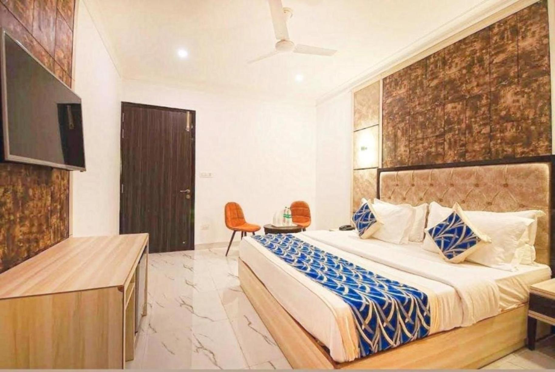 Hotel The Almora By Rs Global Near By Delhi International Airport With - Free Airport Drop Нью-Делі Екстер'єр фото