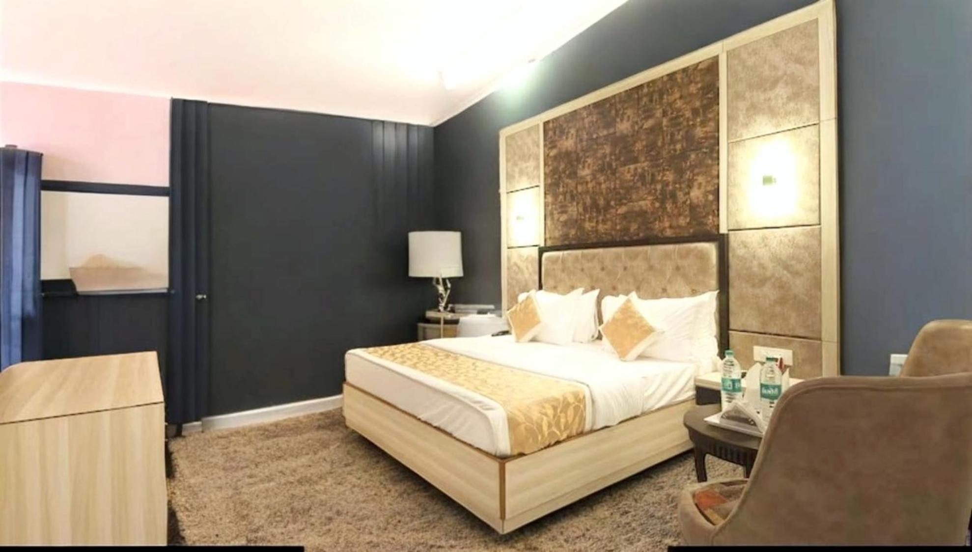 Hotel The Almora By Rs Global Near By Delhi International Airport With - Free Airport Drop Нью-Делі Екстер'єр фото